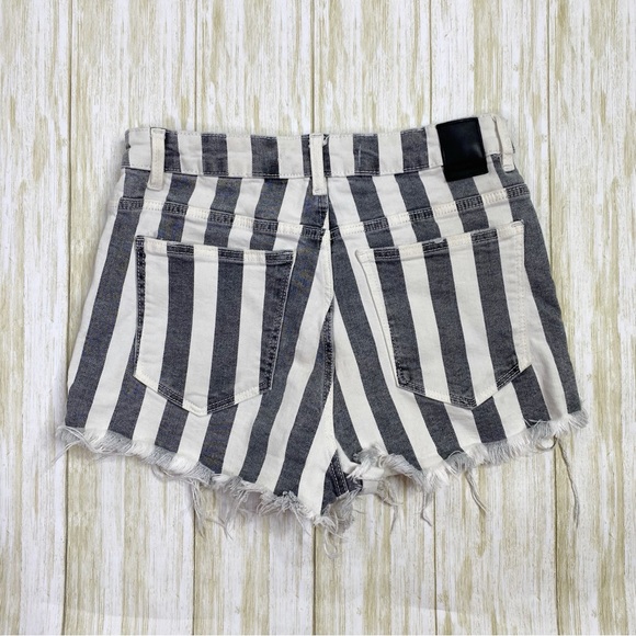 Zara Black & White Striped High Waisted Denim Jean Shorts - Picture 5 of 5